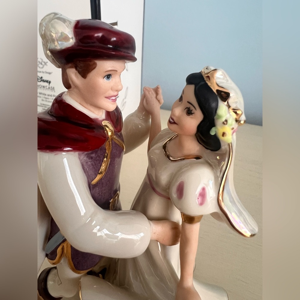 Lenox Disney Snow White and Prince Waltzing Figurine 6"H #878334 New In Box COA - Picture 7 of 8
